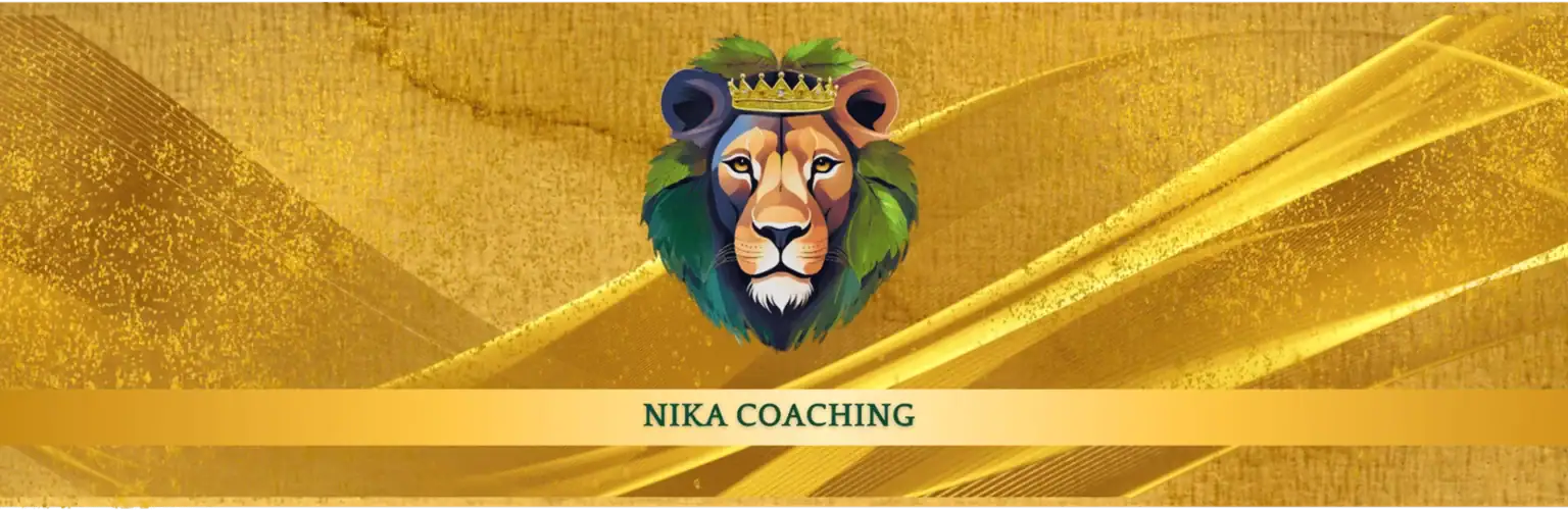 Kunstnerisk løvehode med krone og grønne blader, symboliserer styrke og lederskap, mot en gullfarget bakgrunn for et eksklusivt utseende.